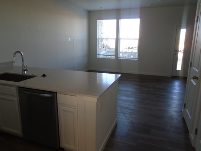 Building Photo - 5387 Euclid Dr