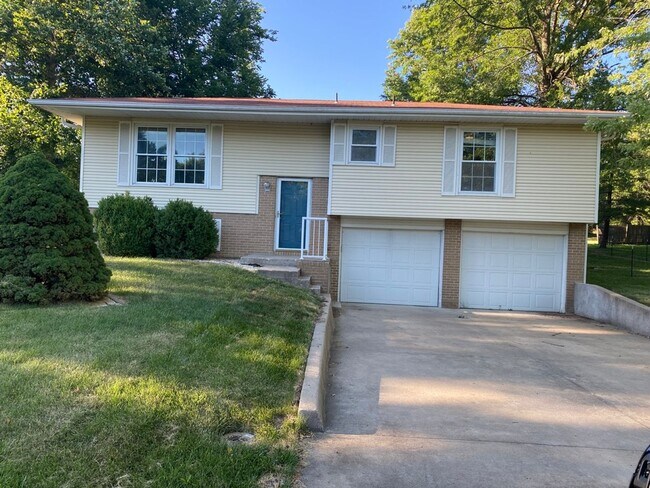 Building Photo - Single Family Home in Quiet Neighborhood