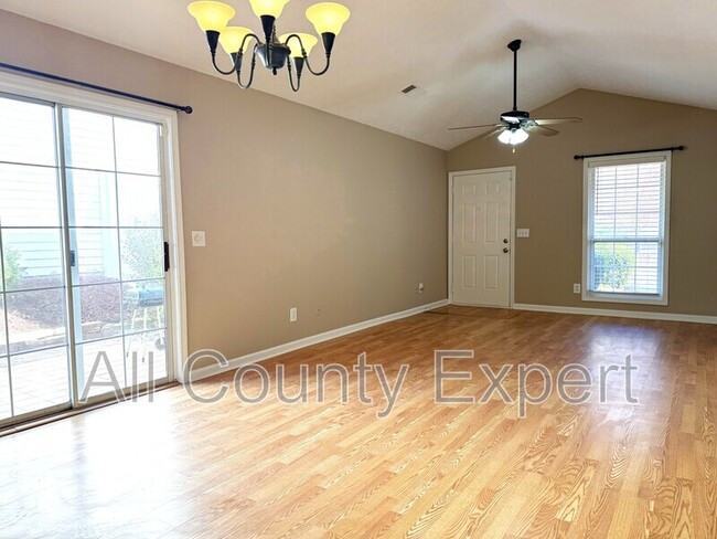 Photo - 1069 Daventry Crossing House