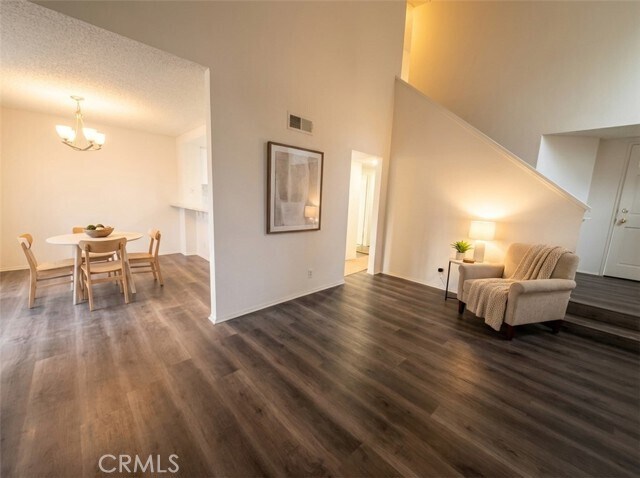 Foto del edificio - 7 Stanford Ct