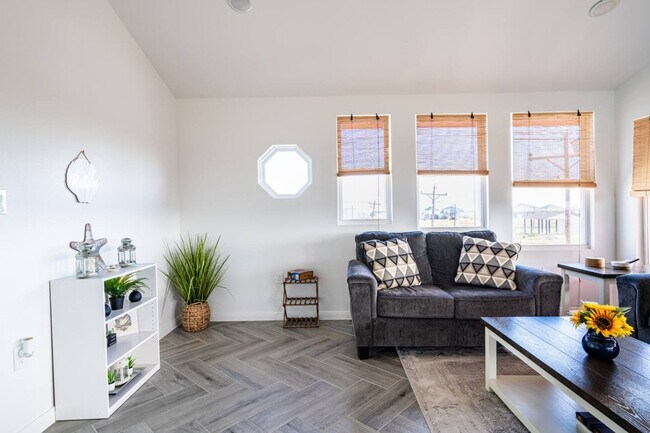 Building Photo - 920 17th St