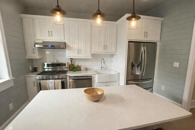 Foto del edificio - 5036 Golden Forest Dr