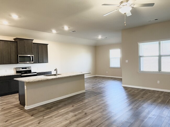 Building Photo - 252 Enchanted Way