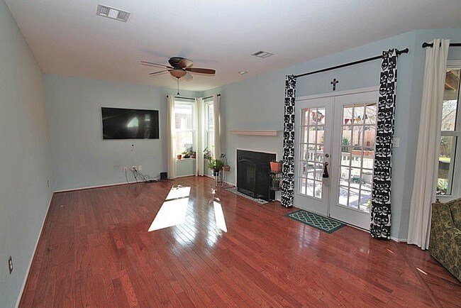 Building Photo - 302 Reinhardt Blvd