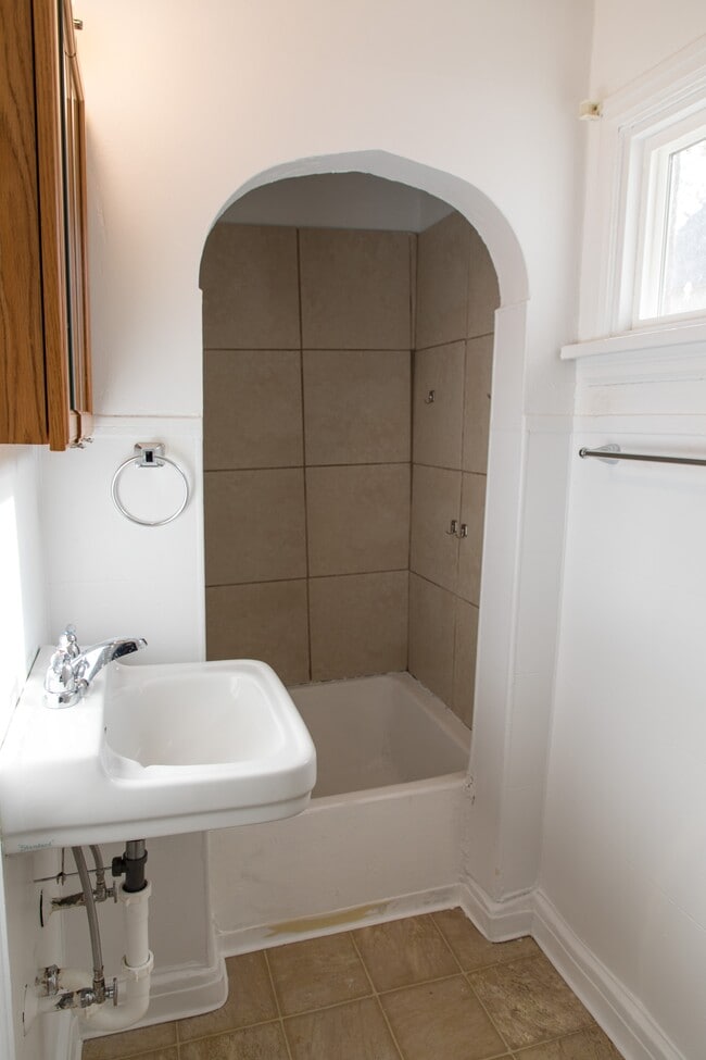 Building Photo - 717 NW 2nd St