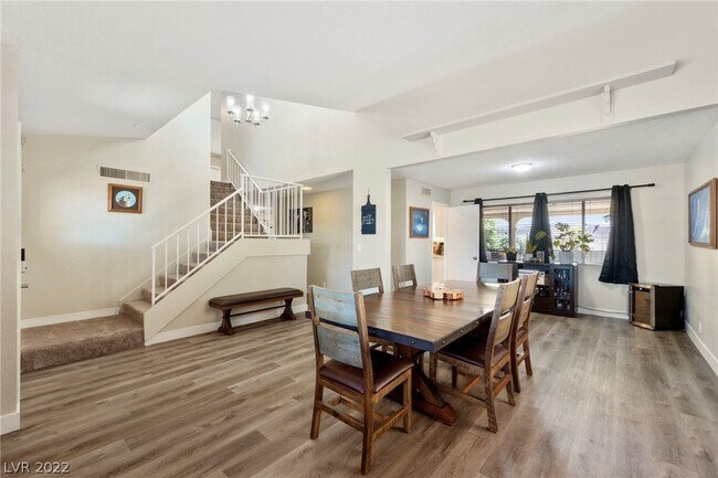 Foto del edificio - 2342 Viewcrest Rd