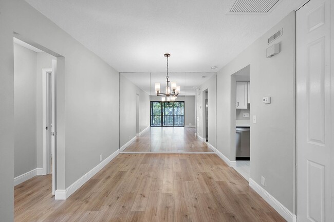 Foto del edificio - Beautifully Renovated Winter Springs Condo...