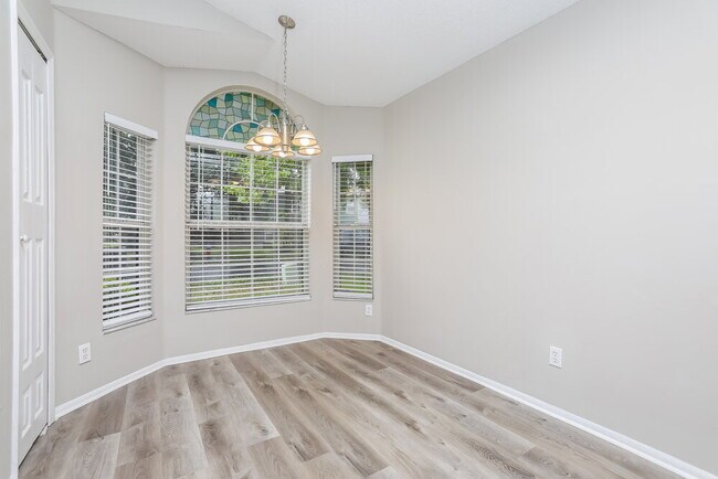 Building Photo - 1632 Chatham Cir