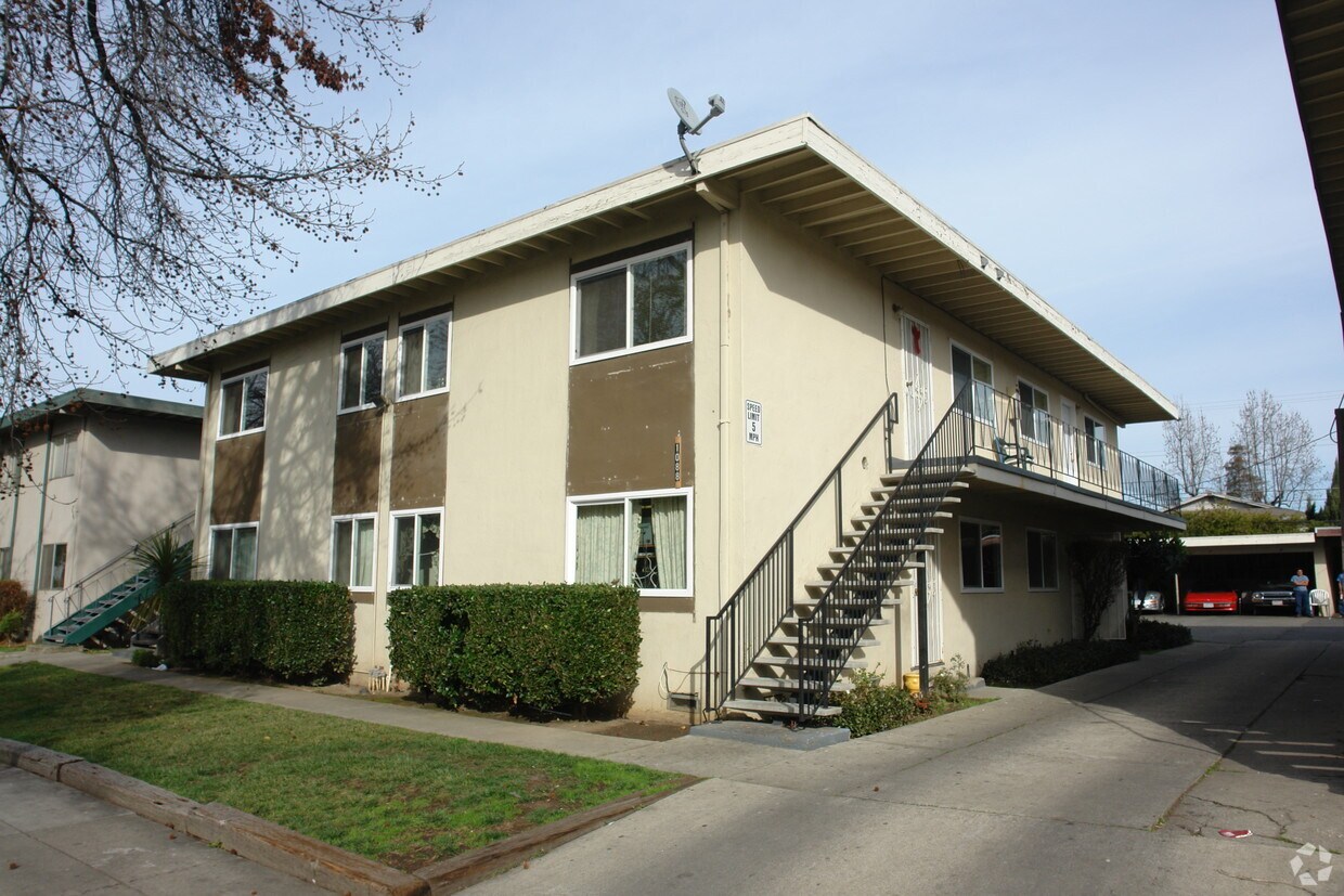 Primary Photo - 1088 Roewill Dr