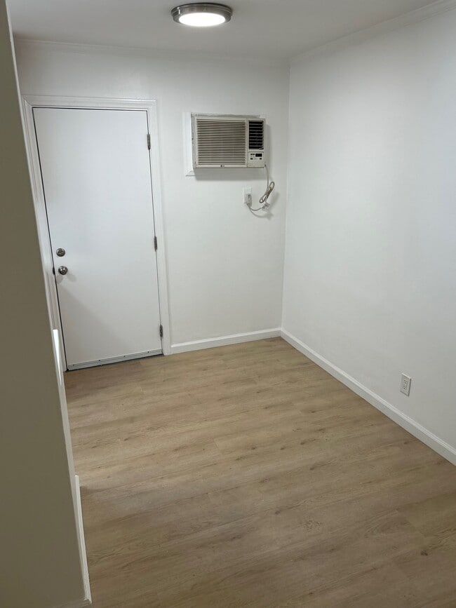 Building Photo - 204 W Verdugo Ave