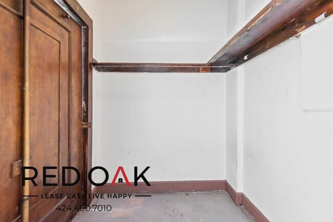 Foto del edificio - ~1 Month FREE~ Charming One-Bedroom with A...