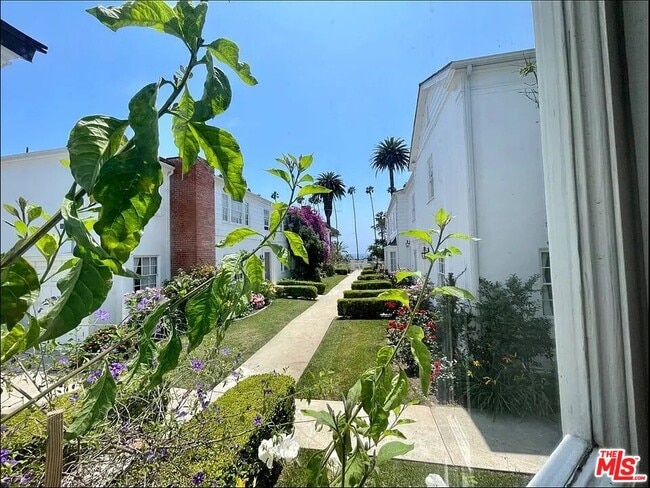 Foto del edificio - 429 Ocean Ave