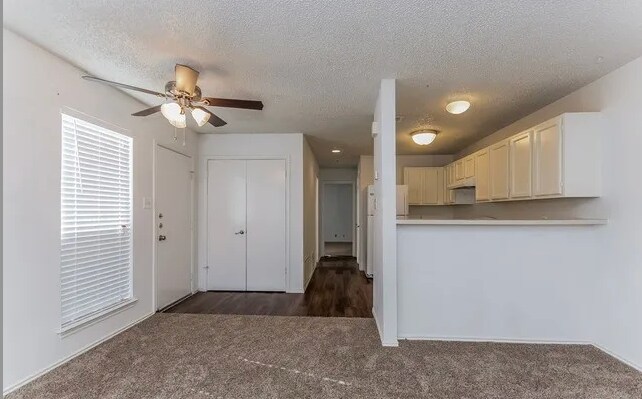 Building Photo - 8455 Cranberry Hill