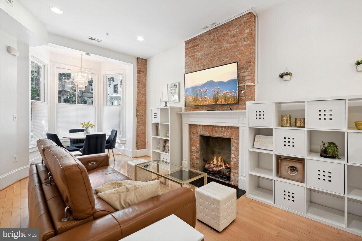 Primary Photo - 1447 Swann St NW