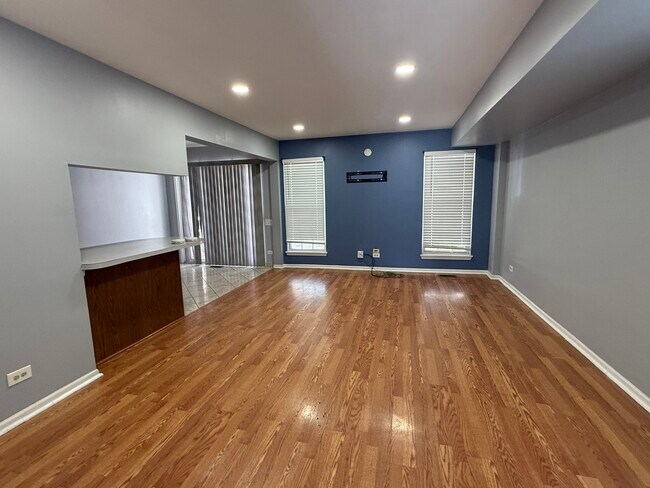 Building Photo - 210 Shadybrook Ln