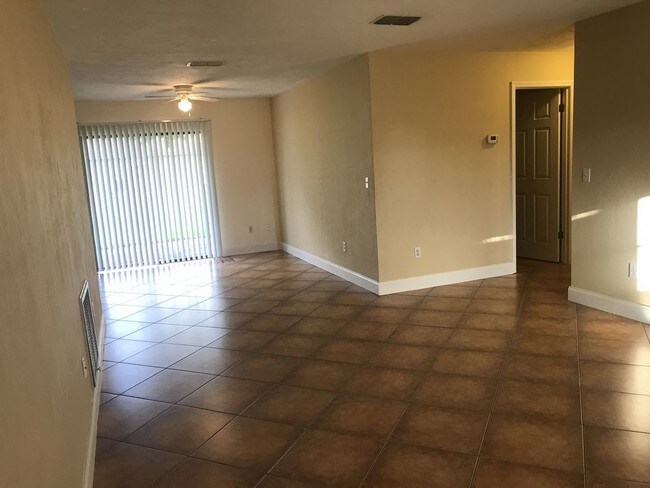 Building Photo - Great New Smyrna Beach Duplex available NOW