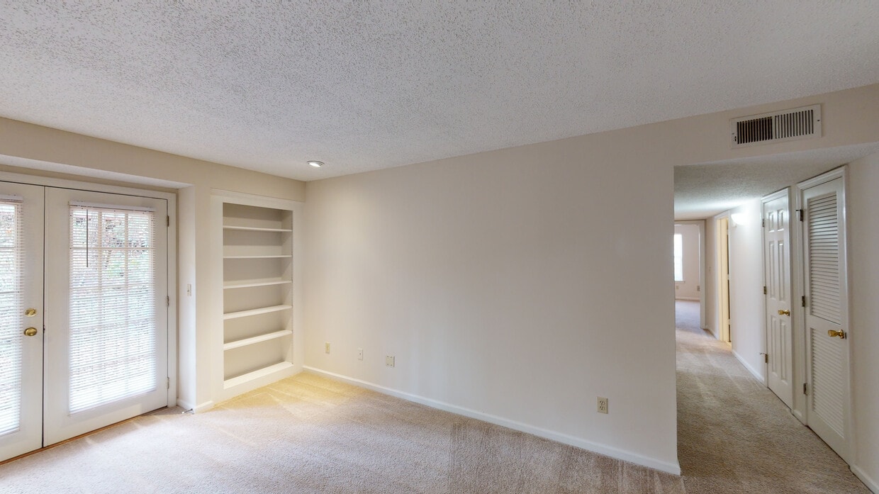Photo - Yorktown Commons Luxury Apartments
