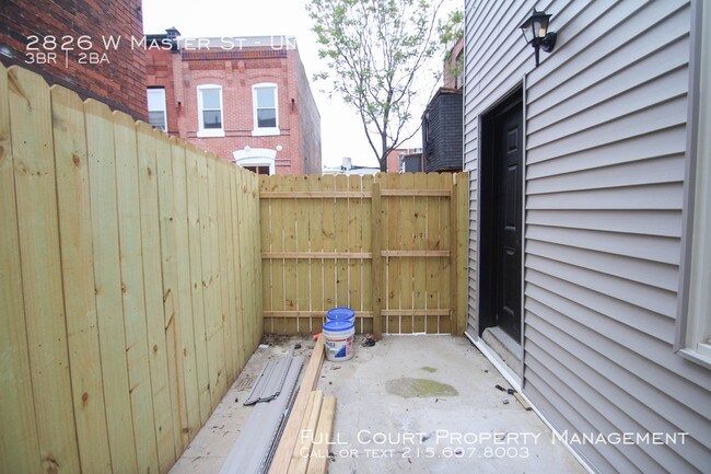 Building Photo - Master Street Duplex Unit#2