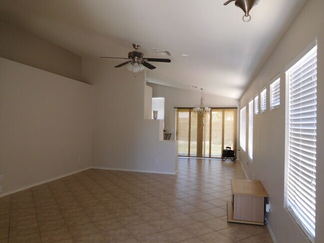 Building Photo - 3 Bedroom single level home in Tatum Highl...