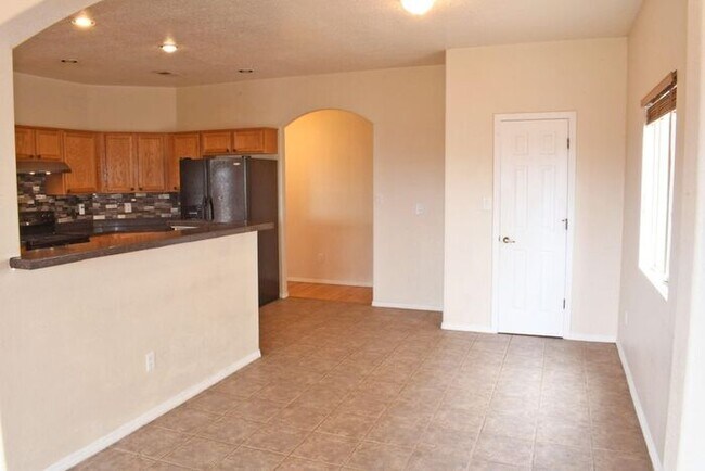Building Photo - Large Beauty on Culdesac !!!