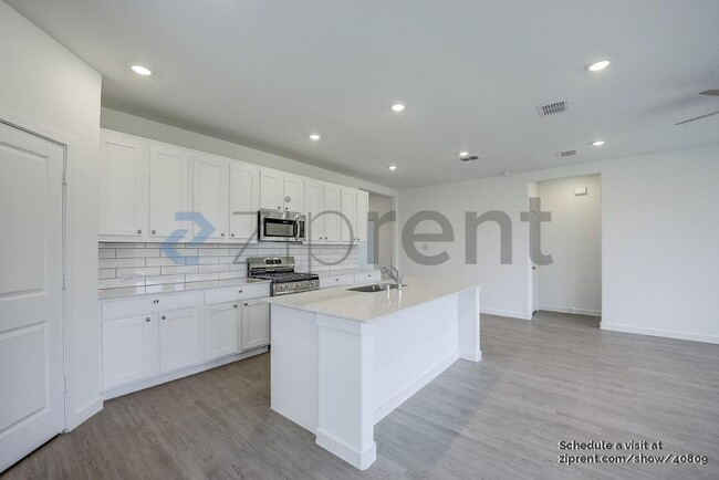 Building Photo - 1313 Rockwell Dr