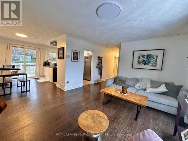 Building Photo - 147 Grandview St S