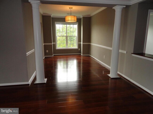 Building Photo - 7101 Travertine Dr