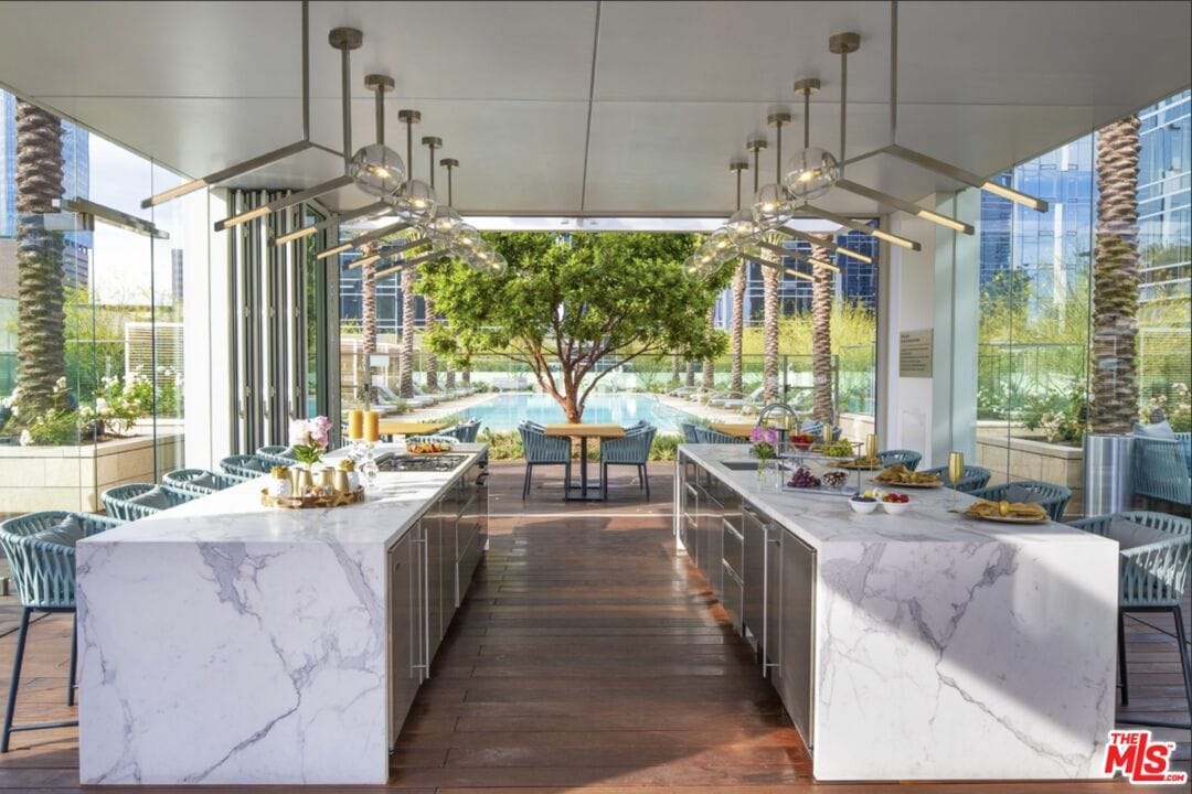 Primary Photo - 889 Francisco St