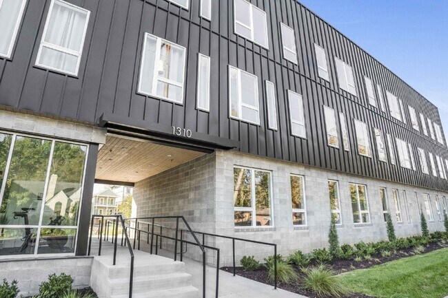 Building Photo - 1310 Lischey Ave