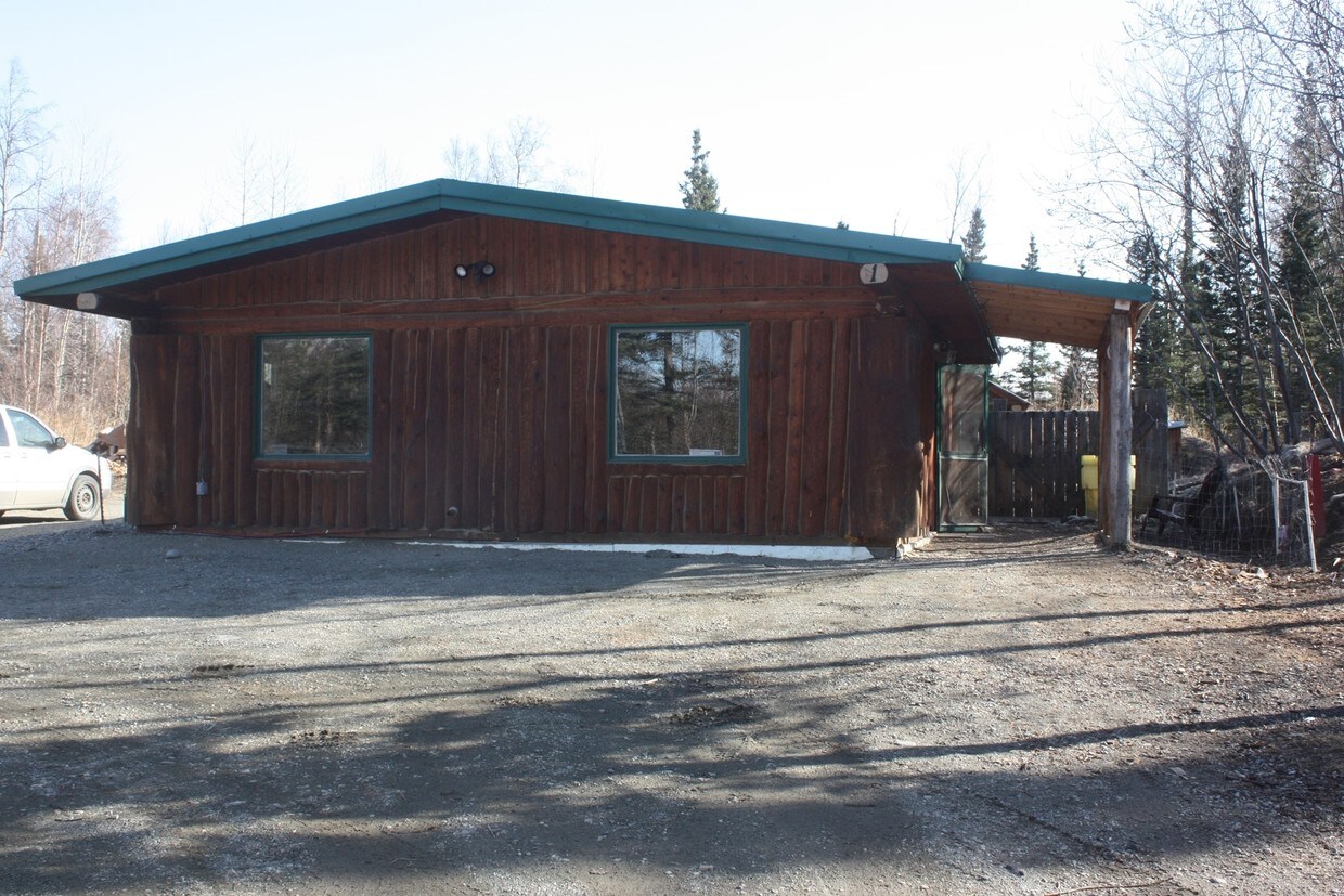 Primary Photo - 5830 E Wolverine