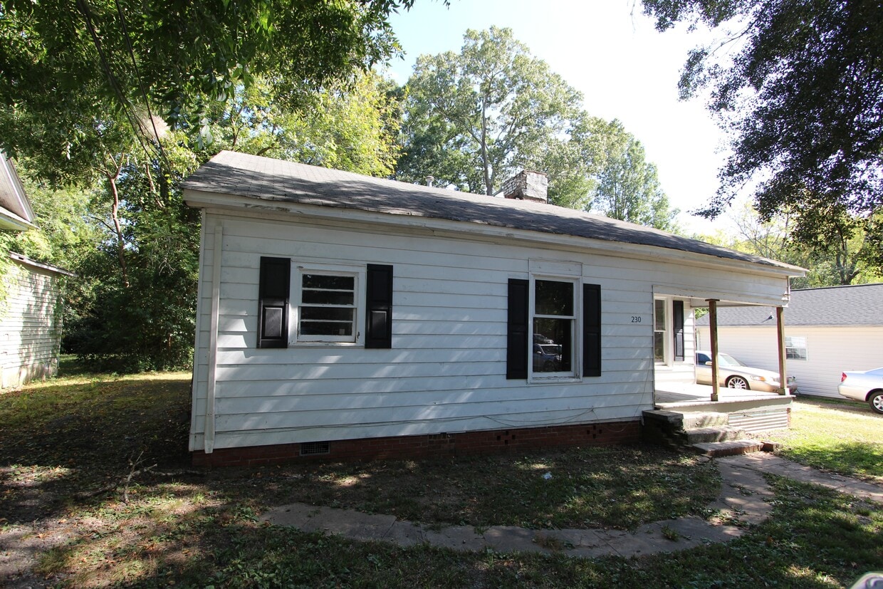 Primary Photo - 230 Columbia Ave