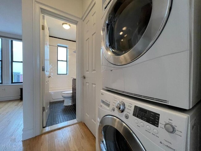 Building Photo - 1 bedroom in ASTORIA NY 11106