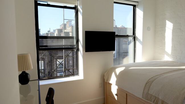 Foto del edificio - The Oyster: Furnished Apts, 30-Day+ Stay