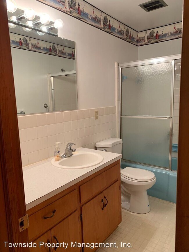 Building Photo - 3 br, 1.5 bath House - 807 Broce Drive