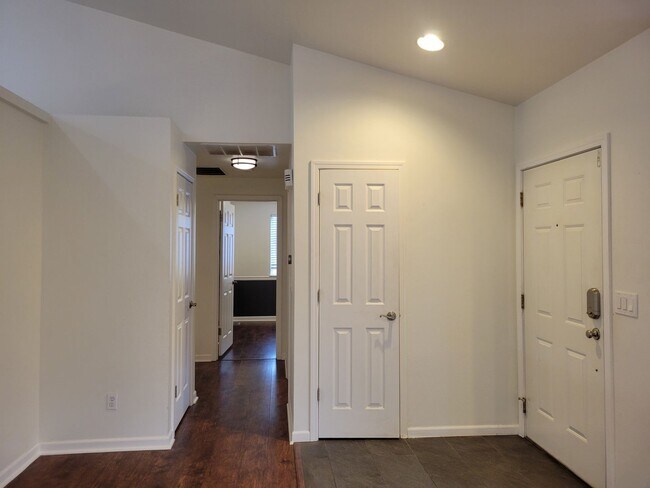 Building Photo - Cozy 3 bedroom 2 bath Rambler