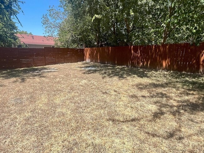 Building Photo - 6902 Colony Park Dr