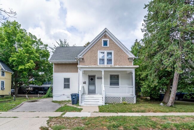 Photo - 831 Brookwood Pl House