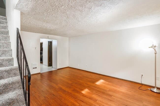 Building Photo - 4315 Plomondon St