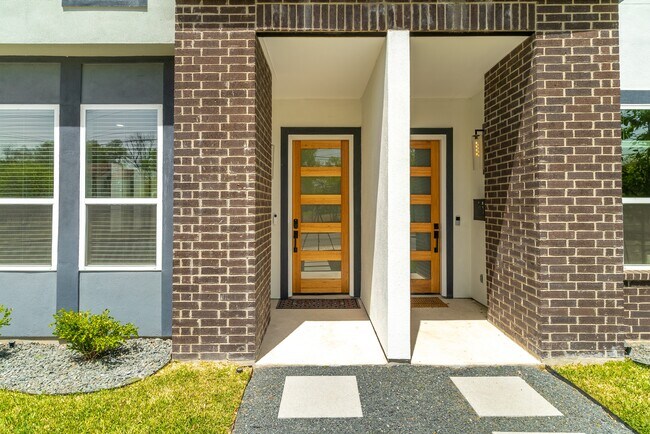 Foto del edificio - 719 Eleanor Ave