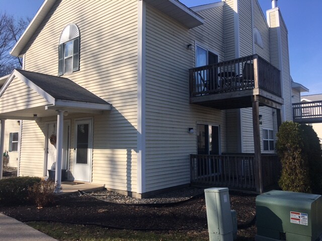 Primary Photo - 104 Greenwich Dr