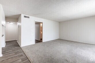 2BR, 2BA - 1,117SF - Sailpoint Bay Apartments