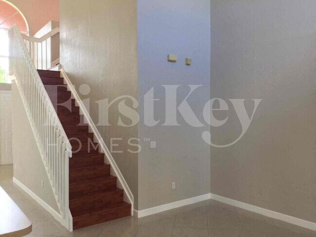 Building Photo - 1242 NE 37th Pl