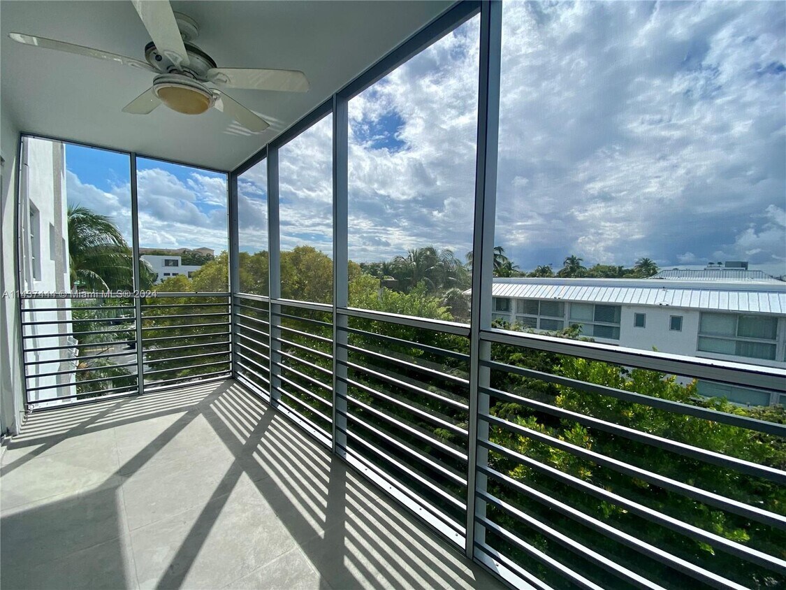 Primary Photo - 301 Sunrise Dr