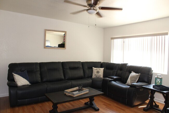 Foto del edificio - Long Term Rental! Available Unfurnished OR...