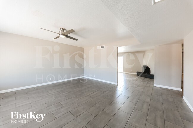 Foto del edificio - 4855 W North Ln