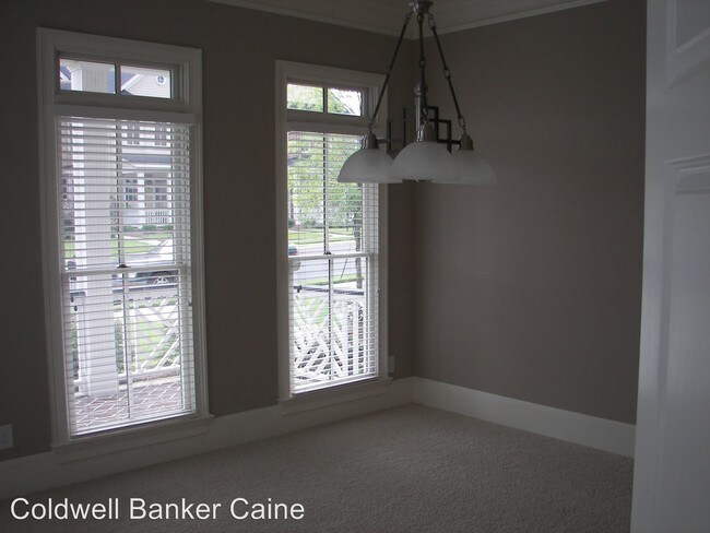 Building Photo - 4 br, 2.5 bath House - 15 Rivoli Lane