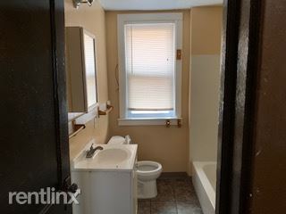 Building Photo - 3 br, 1 bath  - 2699 W Grand St Lower Flat