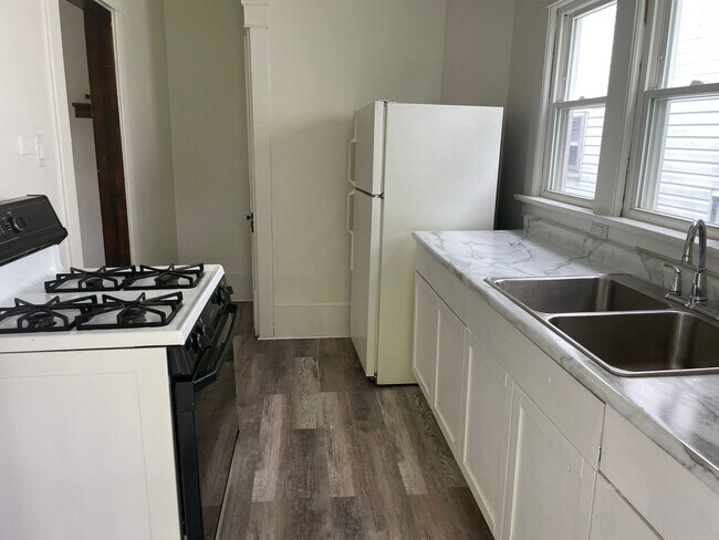 Foto del edificio - Akron Single Home