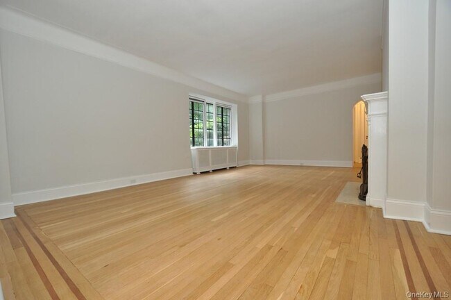 Building Photo - 155 Garth Rd