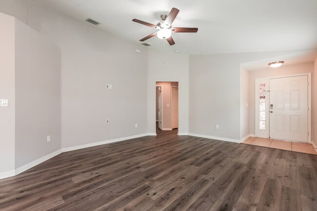 Building Photo - 10323 Holland Rd